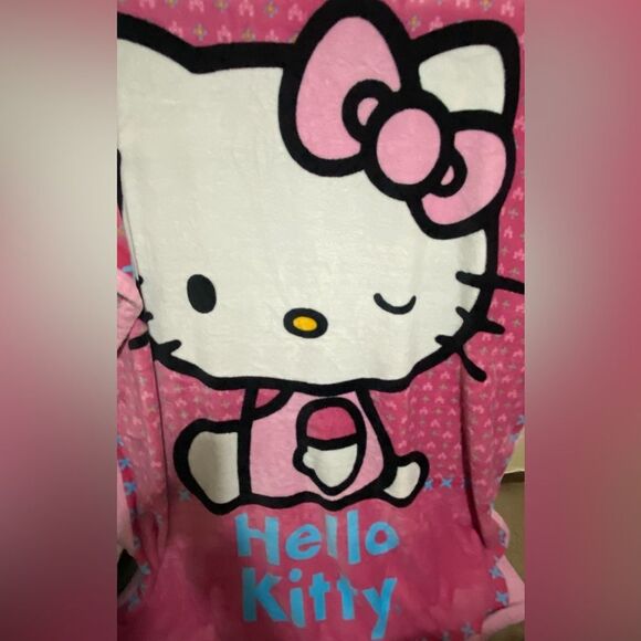 Hello Kitty Sanrio Eye Wink Oversized Throw Blanket 78” x 59” Blossom Kitty - Picture 3 of 5